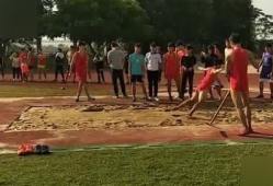 三级跳教学视频,轻松掌握跳远技巧
