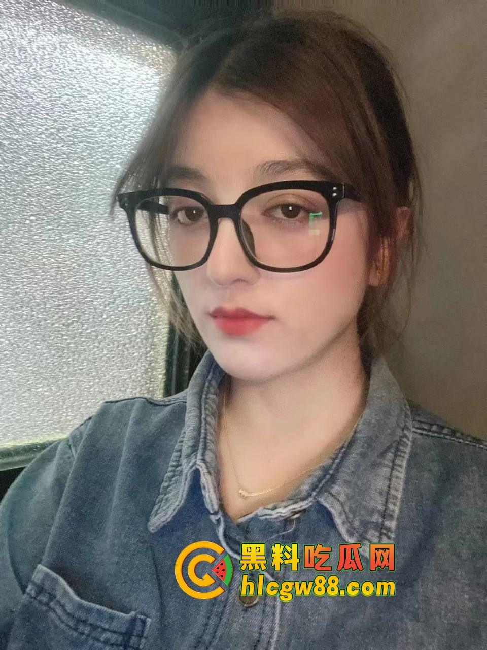 新疆乌鲁木齐财经学院『夏赫曼古丽』混血眼镜婊被颜射满脸，鸡巴吃得香喷喷，管他清不清真照吃不误！-2