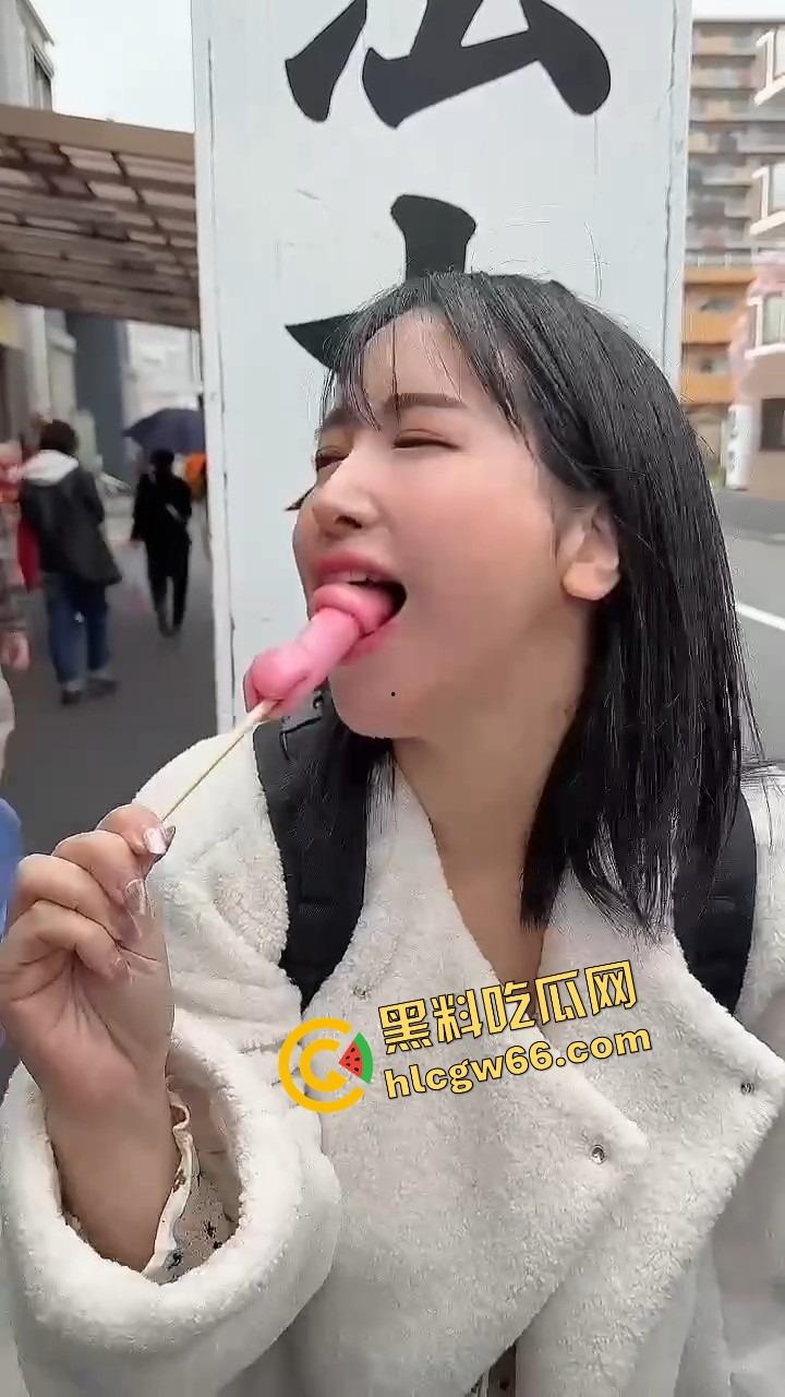 日本金枪节你见过没？川崎市年度阴茎大游行，全城举着老二走街串巷，还能边走边吃小弟造型章鱼烧？-12