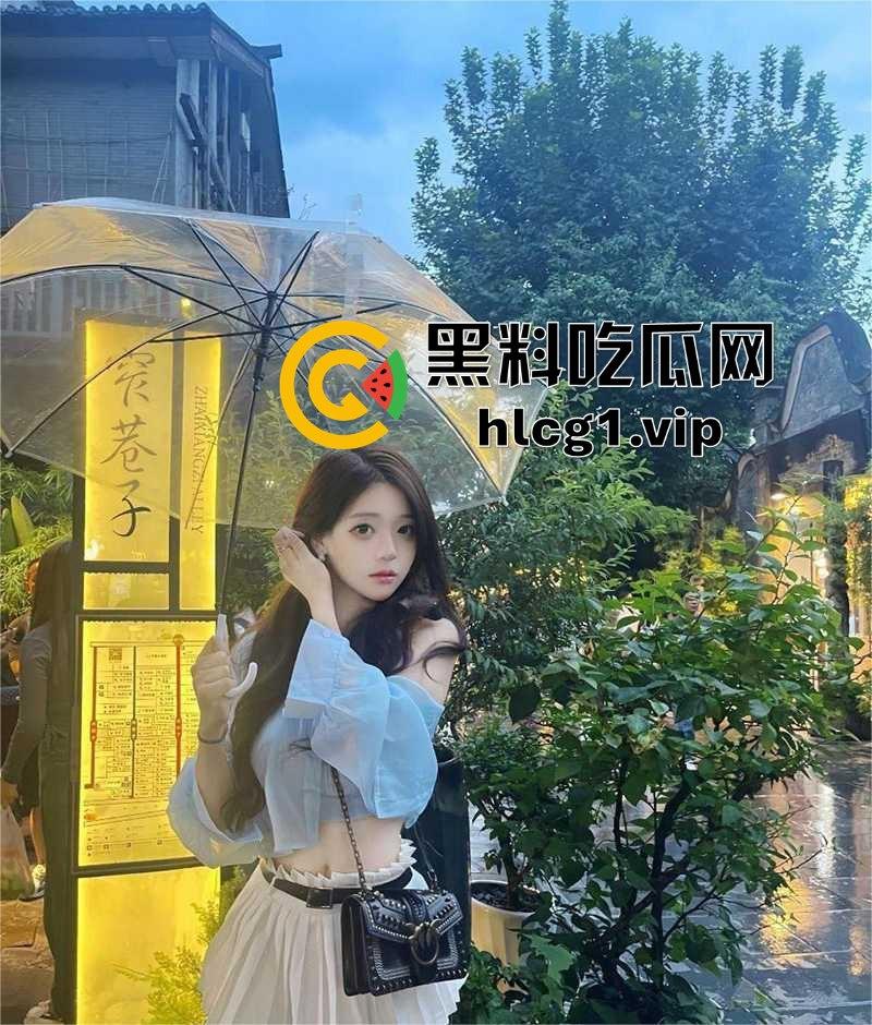 华东师范大三妹张妍霏，白月光外表下的SM狂热，皮带抽打中沉迷快感！-1