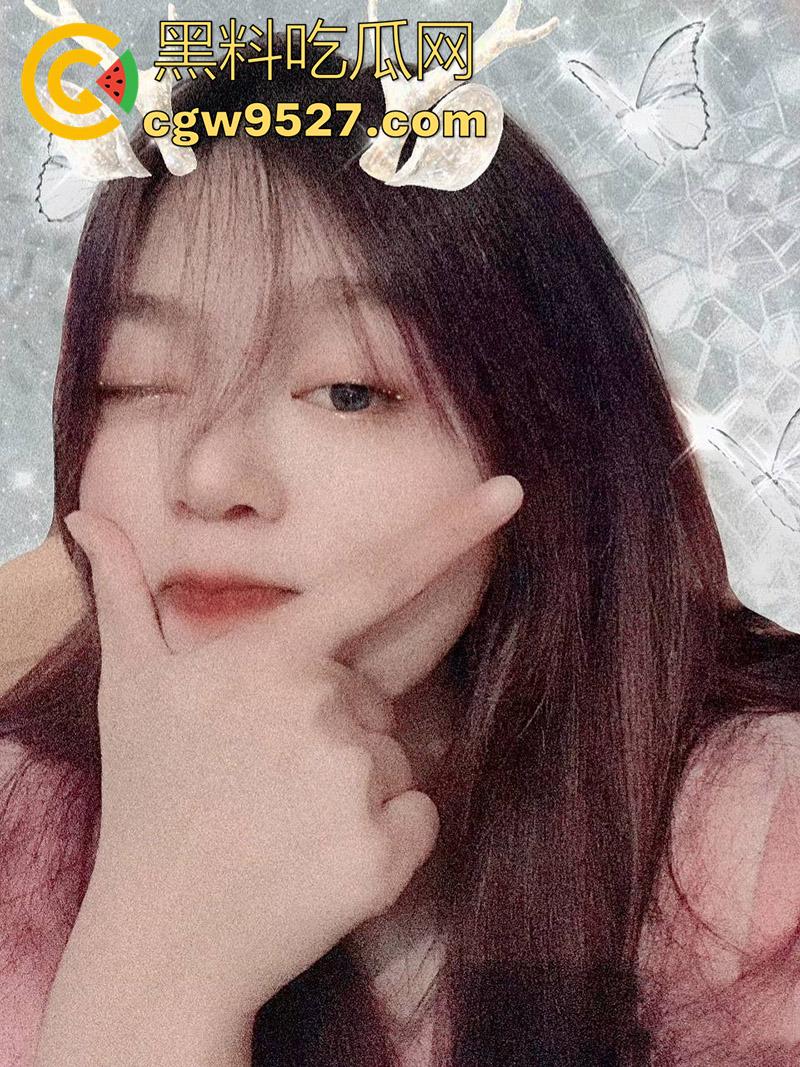 贵州最骚酒店前台【夏媛轩】，学生时期和继父通奸，还和男友兄弟一起3p，和领导同事1v7群p，太刺激了！-2